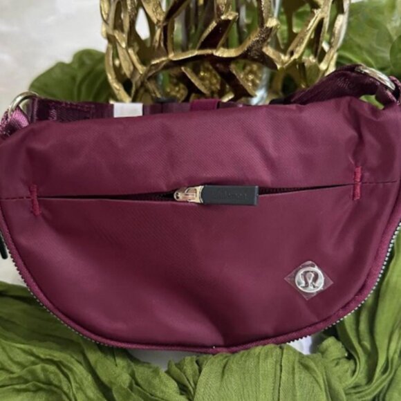 Burgundy Crossbody Belt Bag Everyday Sling 1L - Picture 1 of 7
